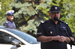 Gospodarz uroczystości - Komendant Wojewódzki Policji w Katowicach nadinsp. Krzysztof Justyński podczas przemówienia.