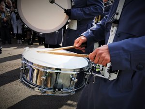 Zbliżenie na policyjny bęben.