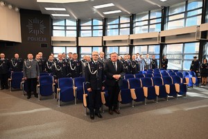 Zdjęcie przedstawia policjantów w trakcie uroczystości