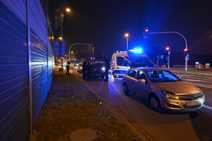 Zdjęcie przedstawia policyjną kontrolę drogową