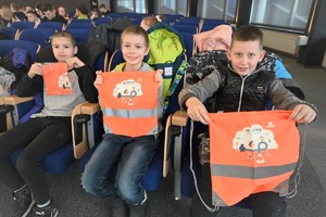 Zdjęcie. Widoczni uczestnicy briefingu prasowego na auli