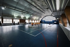 zdjęcie przedstawia wnętrze hali sportowej