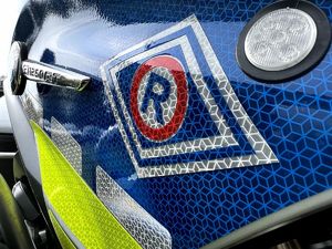 Zbliżenie na policyjny motocykl
