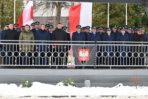 Komendant Krzystyniak i oficjele.