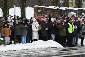 Rodziny i bliscy policjantów składających ślubowanie.
