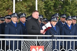 Jeden z oficjeli podczas przemówienia.