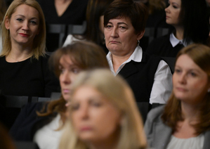 na zdjęciu pracownicy cywilni policji podczas gali