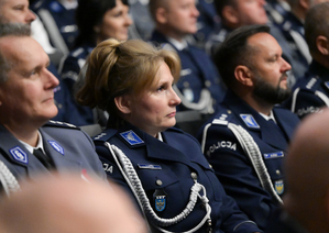 na zdjęciu policjanci