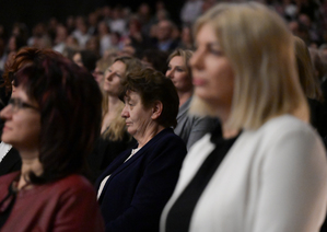 na zdjęciu pracownicy cywilni policji