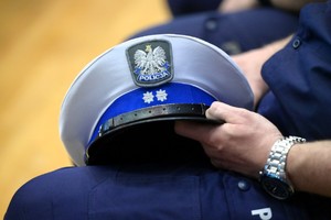 Na zdjęciu czapka policjanta ruchu drogowego.