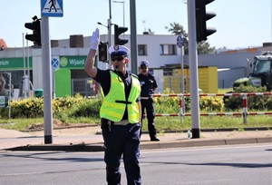 Na zdjęciu umundurowany policjant.