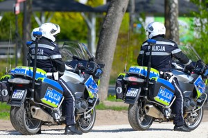 Na zdjęciu policjanci na motocyklach
