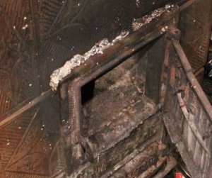 na zdjęciu piec kaflowy