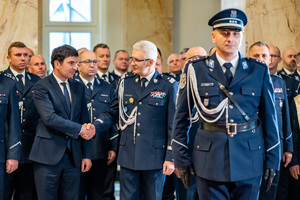 Wojewoda Śląski Marek Wójcik, oraz nadinsp. Mariusz Krzystyniak podczas uroczystości ślubowania nowo przyjętych policjantów.