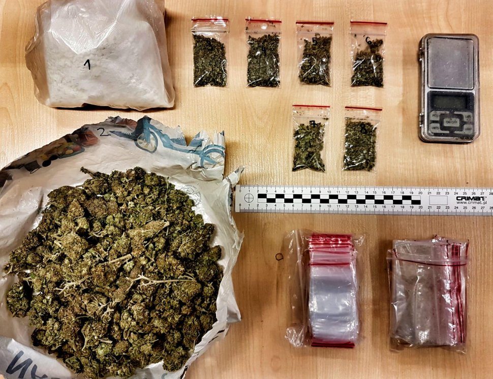 zabezpieczona marihuana i amfetamina