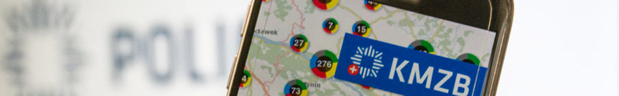 baner - zdjęcie telefonu z uruchomioną krajową mapą zagrożeń bezpieczeństwa