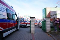 Karetki pogotowia przewoziły poszkodowanych uczniów do szpitali w ościennych miastach