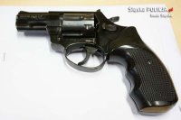 Atrapa broni palnej, którą zabezpieczyli policjanci