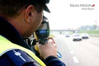 Policjant dokonujący pomiaru prędkości # 1