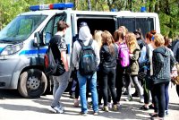 Policjant w trakcie prezentacji sprzętu - foto: Mariusz Wojas