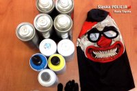 Zabezpieczone farby, kominiarka i rękawiczki