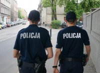 policjanci w trakcie patrolu