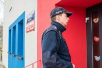 Przy wejściu do przedszkola