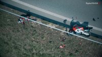 Widok na miejsce wypadku motocyklisty