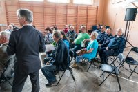 Policjanci podczas spotkania z mieszkańcami dzielnic Orzegów i Godula