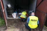 Akcja rudzkich policjantów - narkotyki i tytoń w dwóch garażach - oględziny