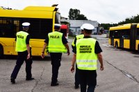 Działania Truck &amp; Bus na terenie Rudy Śląskiej - kontrola autobusów wykonana przez policjantów i inspektorów ITD