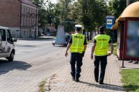 Policjant i strażnik podczas działań