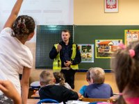 Prelekcje policjanta z drogówki w pierwszych klasach