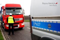 Policjanci z drogówki w czasie akcji