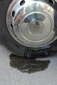 Kontrolowany autobus - wycieki z koła