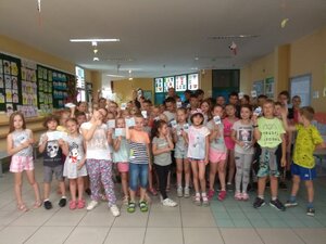 Zdjęcie grupowe z kolonistami