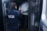 Policjant i zatrzymany w samochodzie