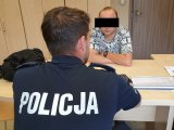 Policjant i zatrzymany kierowca autobusu w trakcie wykonywania czynności związanych z zatrzymaniem