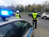 Wizerunek patrolujących policjantów