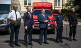 zdjęcie przedstawiające wiceministra i szefów służb