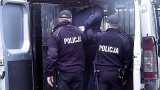 zdjęcie poglądowe policjanci przy radiowozie