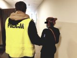 Policjant i zatrzymana kobieta