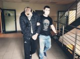 policjant z zatrzymanym