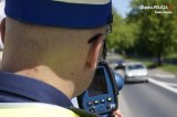 policjant mierzący prędkość