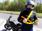 motocyklista z odblaskami
