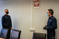 zdjęcia z uroczystości zmiany komendanta komisariatu - komendant Luszawski i komisarz Zięzio