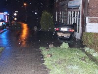 zdjęcie z miejsca zdarzenia - przewrócone na dach bmw