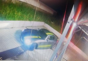 skradziony mercedes na myjni samoobsługowej