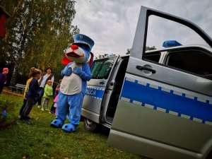 przedszkolny ogród, dzieci, sznupek, radiowóz