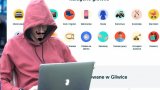 zdjęcie z grafiką, osoba w bluzie z kapturem siedząca przed komputerem, tłem jest strona internetowa z miniaturkami towarów